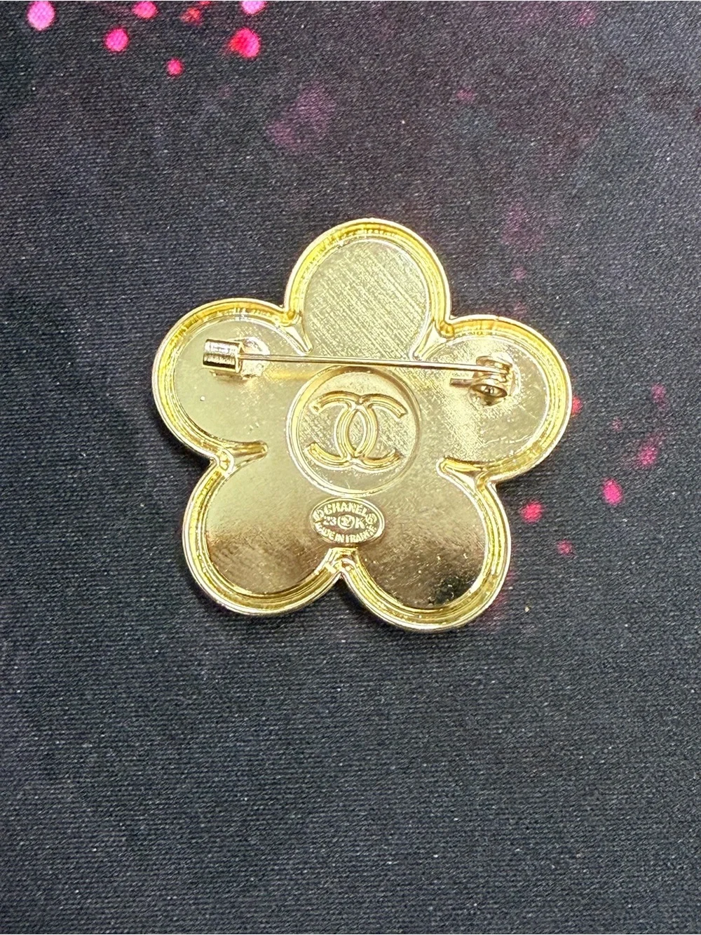 Fashion Jewelry Black and Gold Flower-Shape Brooch